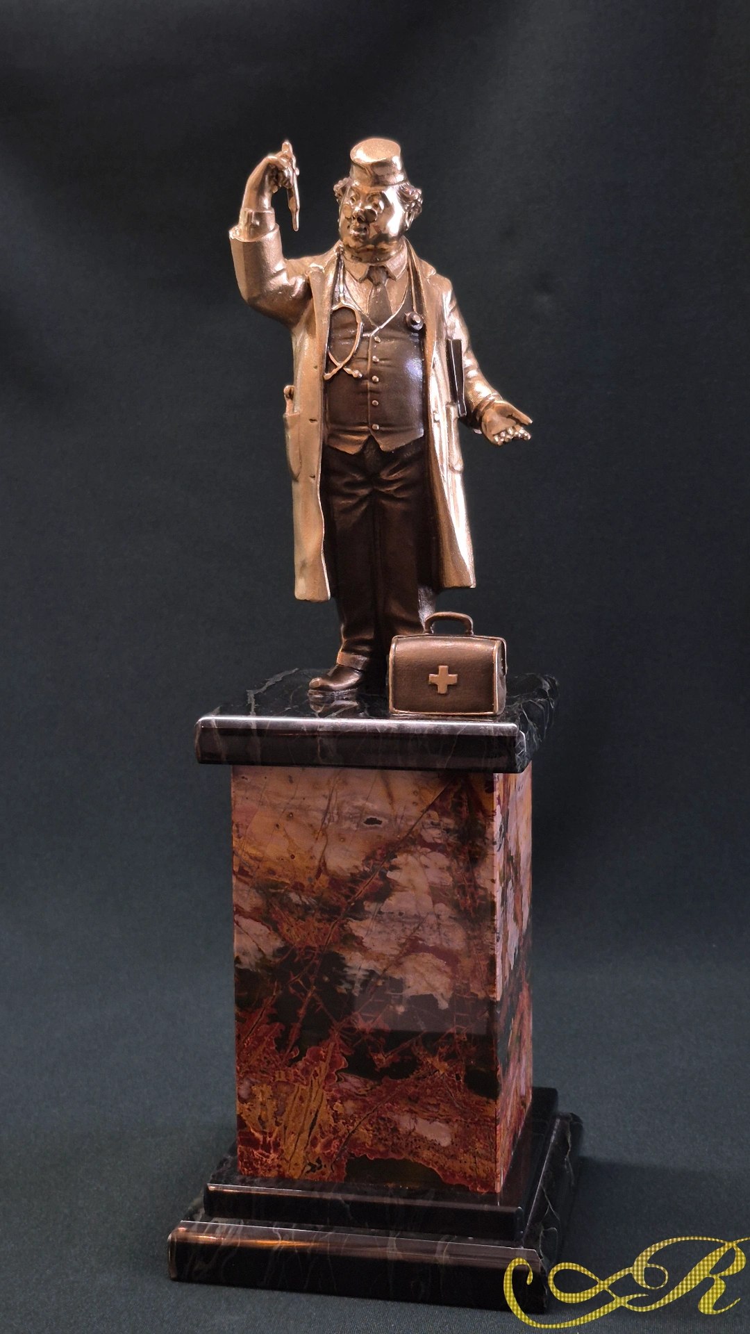 Скульптура "Доктор". Бронза