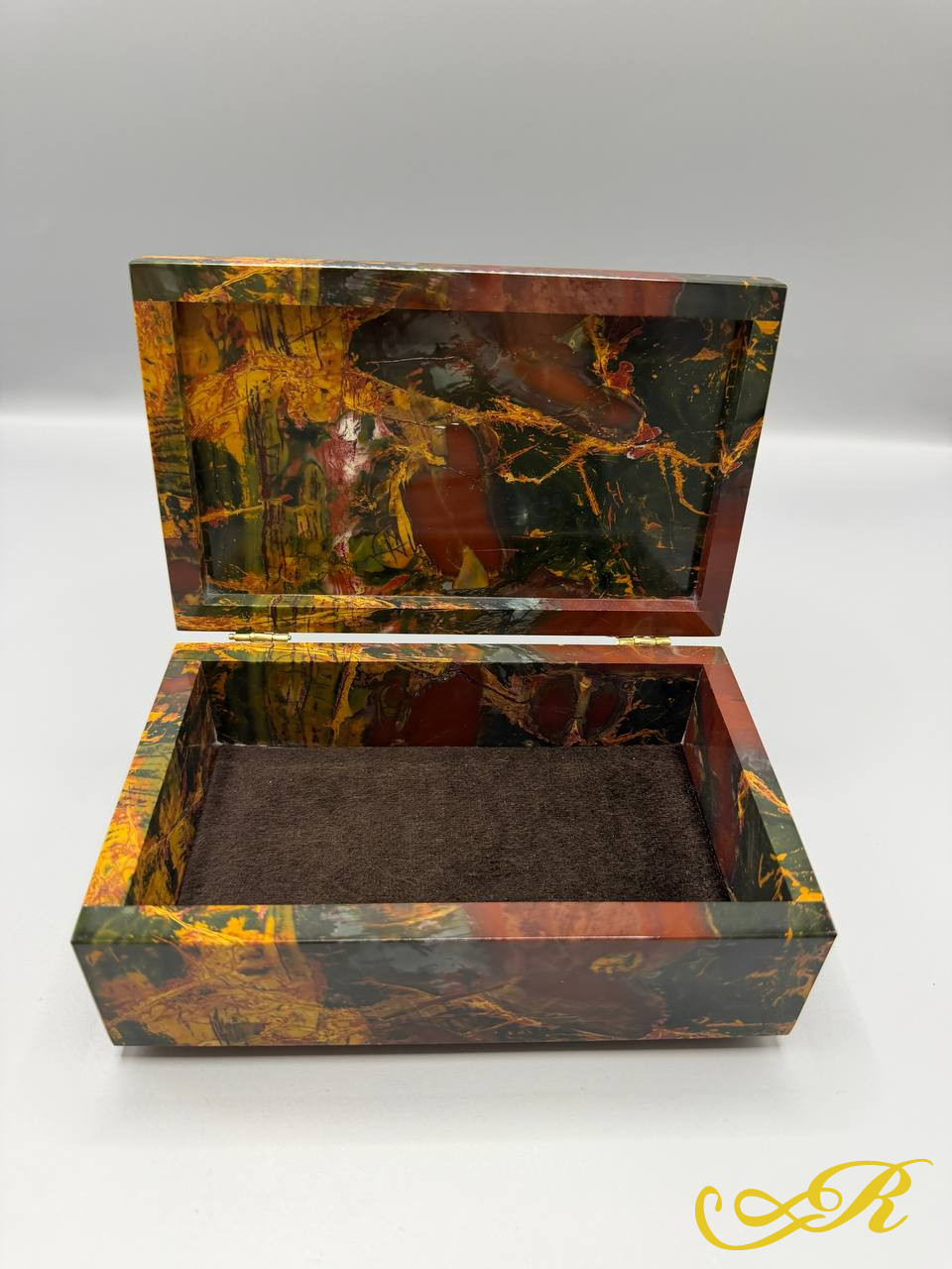  Шкатулка сибайская яшма (Пикассо), бронза. Размер 17,5х10,5х6,5 см.