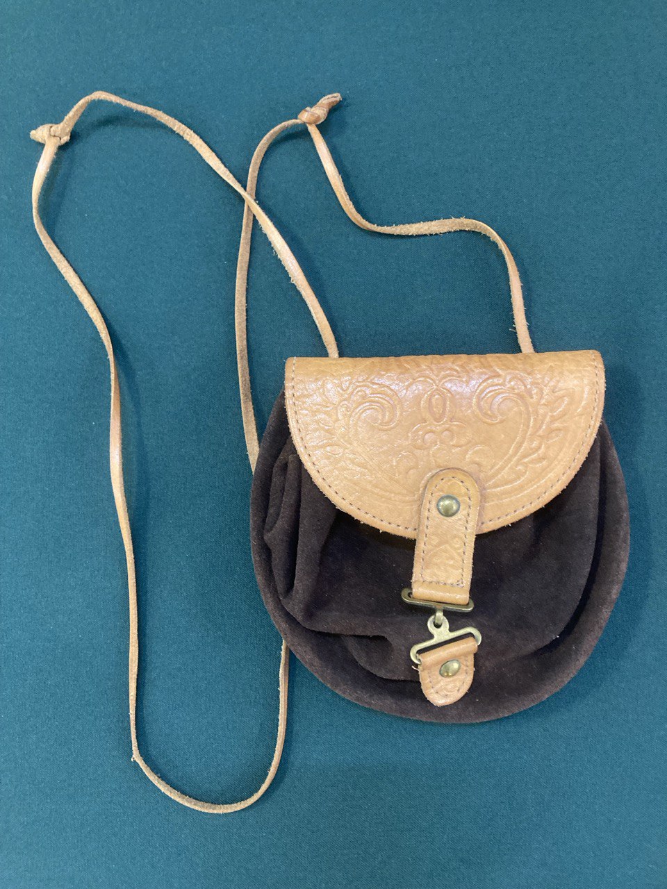 Сумка в татарском национальном стиле. Замша,кожа.15х14 см.