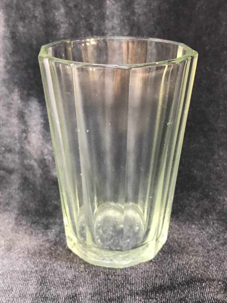 163 Стакан, высота 8,5 см,объем 100 мл.