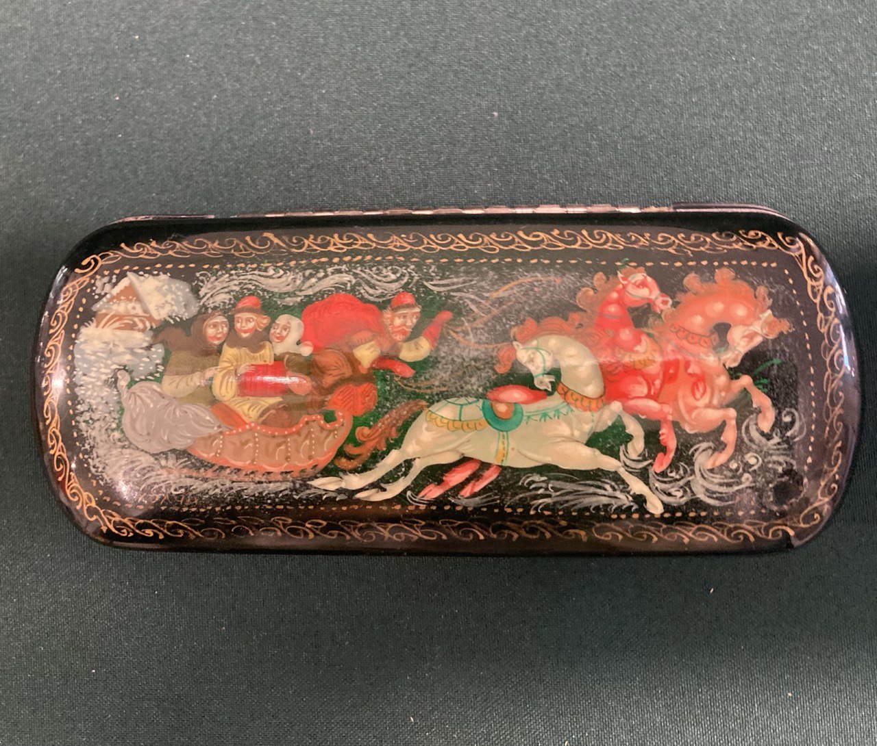 Очечник . Пластик, роспись,лак. СССР.