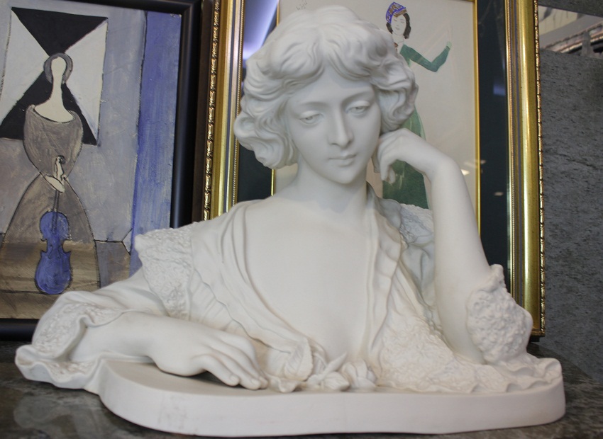 Скульптура-бюст "Девушка с розой",  Севр, Франция, XIX в.