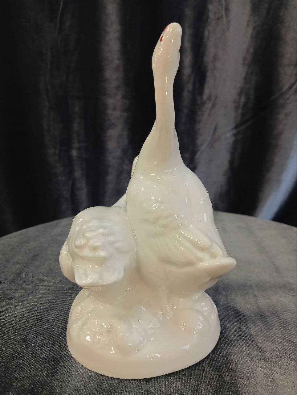 Статуэтка «Гуси» фарфор, 16 см, ЛФЗ