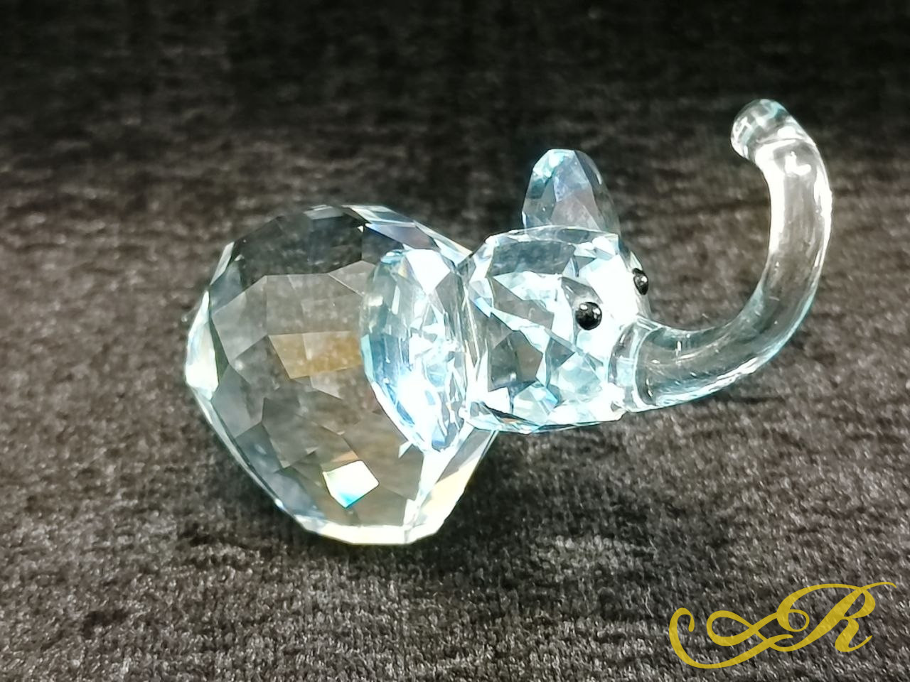  Swarovski Слоник с поднятым хоботом. Оригинальная хрустальная фигурка. Клеймо. В-4,6 см. Ш-7 см. 