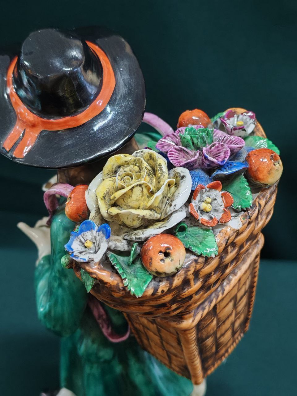 Статуэтка "Еврейский мальчик с цветами"