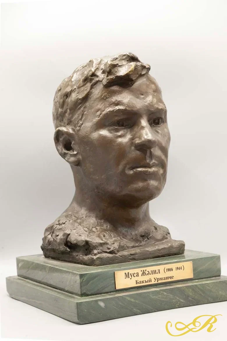 Бюст "Муса Джалиль", 1962 г.бронза, высота 30 см. Имеется экспертное заключение ГМИИ РТ Автор работы: Баки Урманче