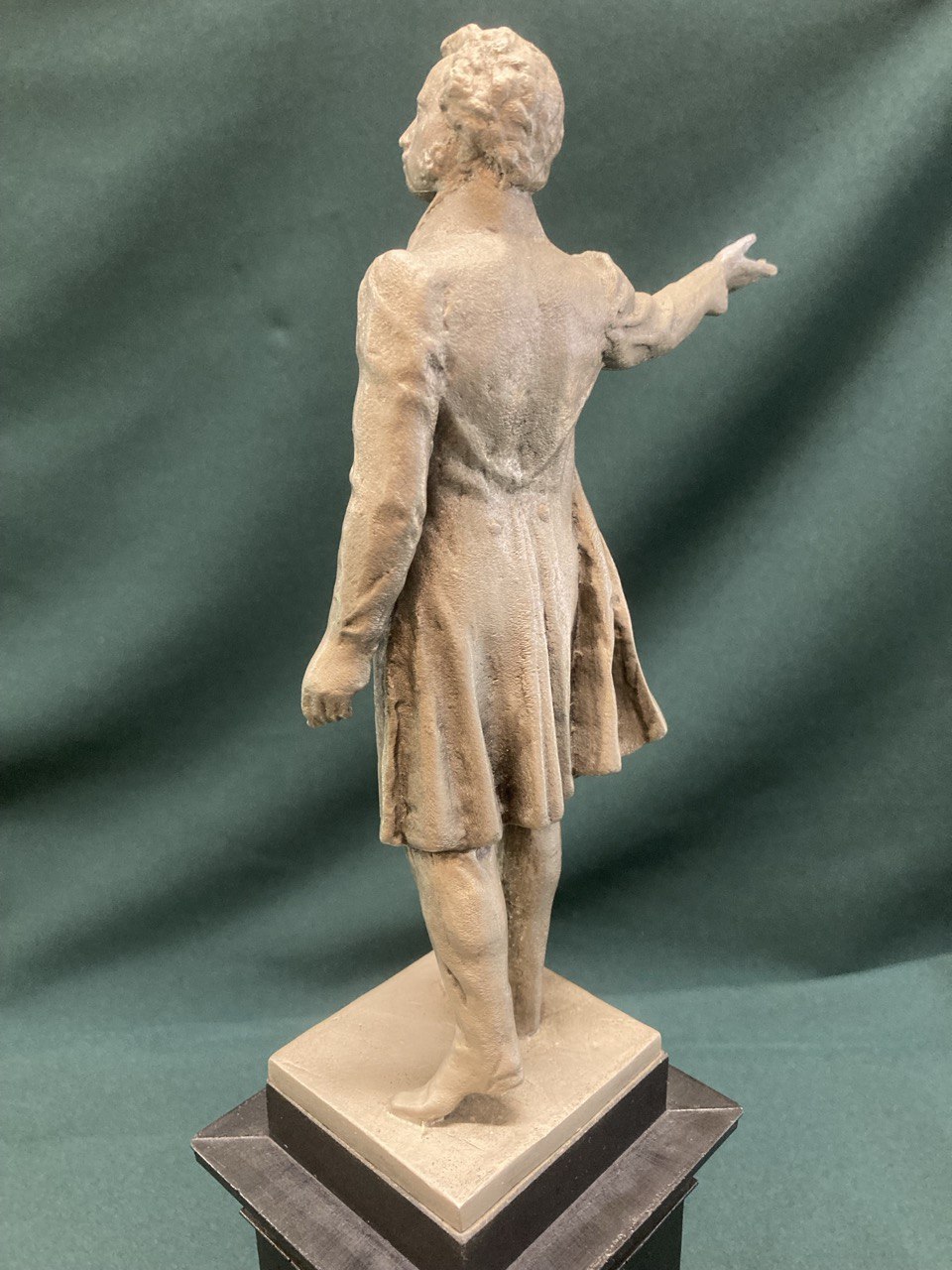 Статуэтка  " Памятник А.С.Пушкину". Силумин, пластик. СССР.