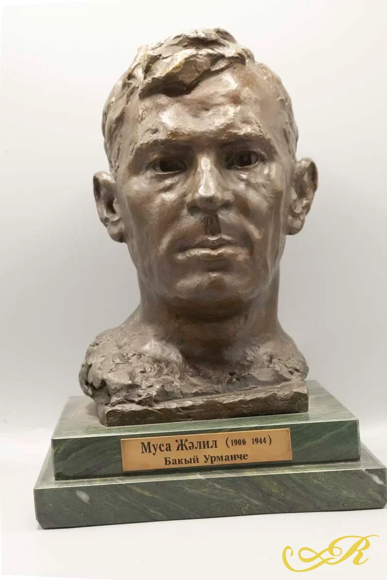 Бюст "Муса Джалиль", 1962 г.бронза, высота 30 см. Имеется экспертное заключение ГМИИ РТ Автор работы: Баки Урманче