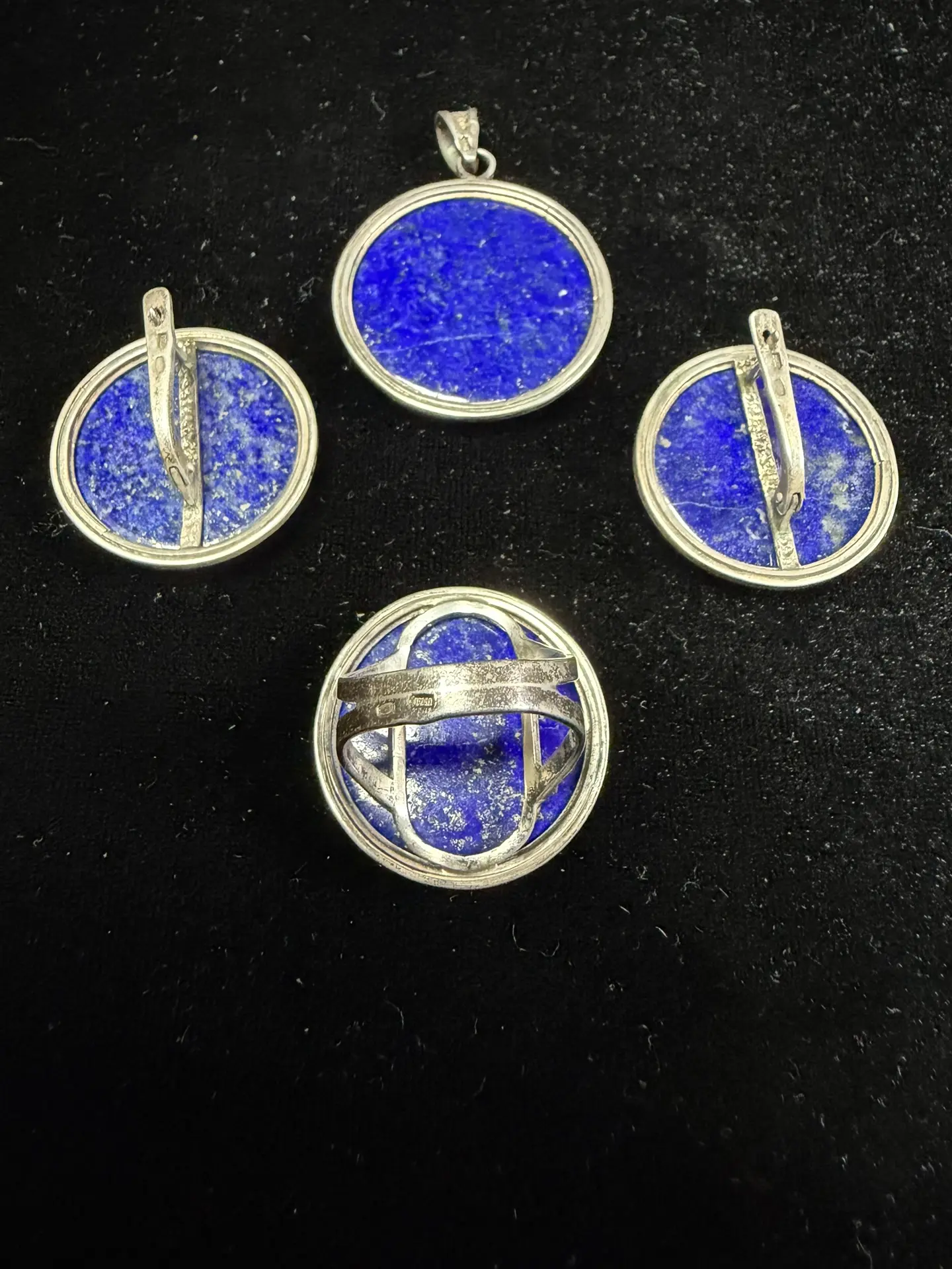  Серебряные комплект : серьги, кольцо, подвеска. Серебро 925 пр. Лазурит.  Вес изделия :42,98 гр. 