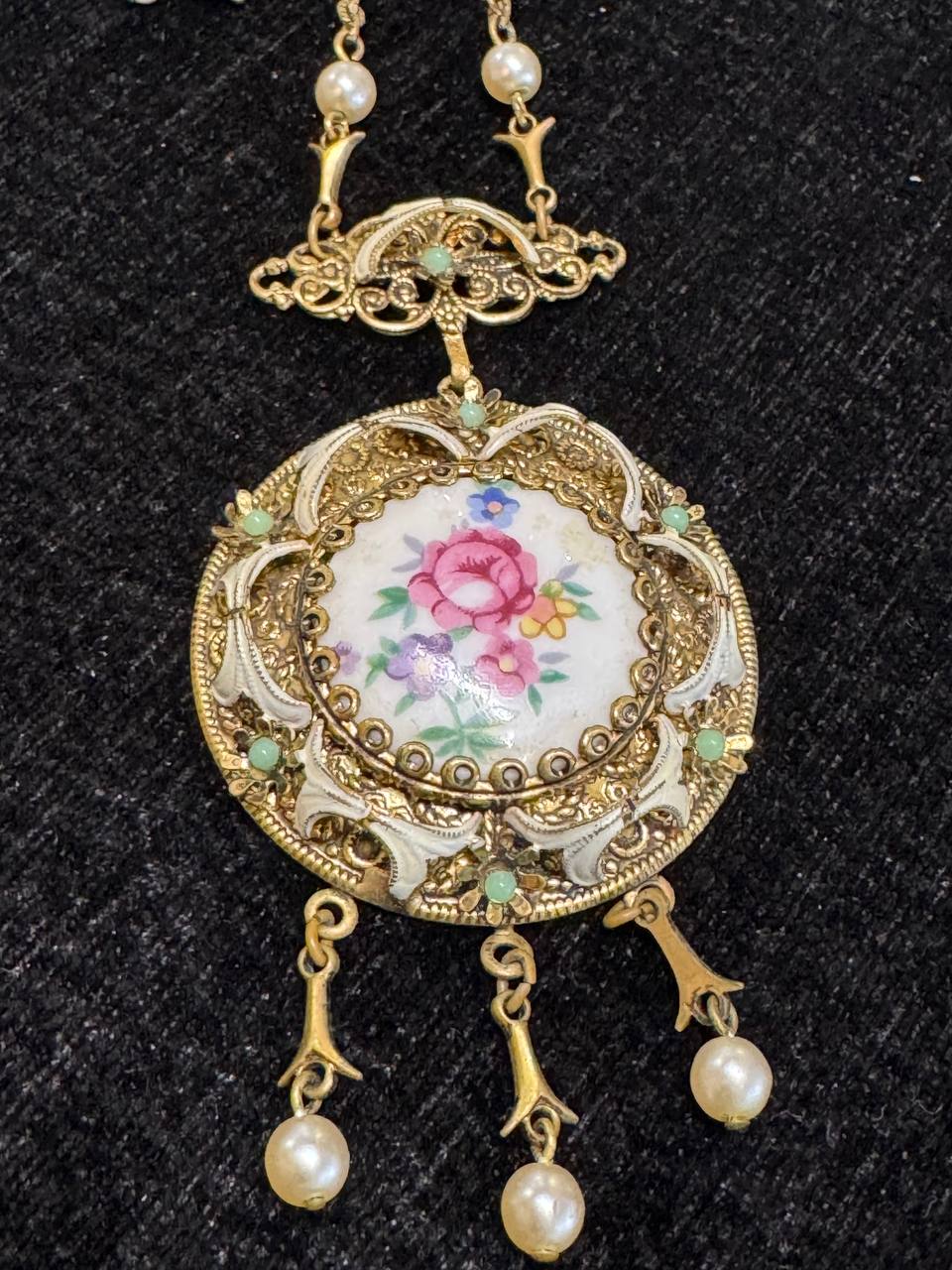 Винтажный Чешский набор колье и клипсы. Фарфор, медь, жемчуг, эмали,времен СССР