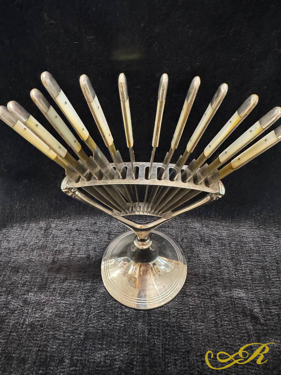 Набор ножей десертных в подставке (12 шт.), сер. XX века, Европа.