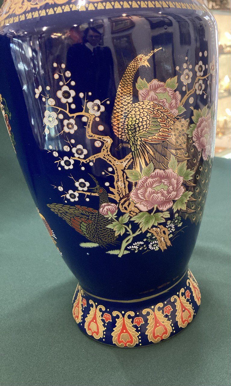 Ваза китайская. Высота 44 см см.