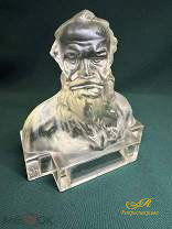 Стеклянный бюст , пресс- папье " Л.Н.Толстой" Матовое стекло. Россия начало XX в.