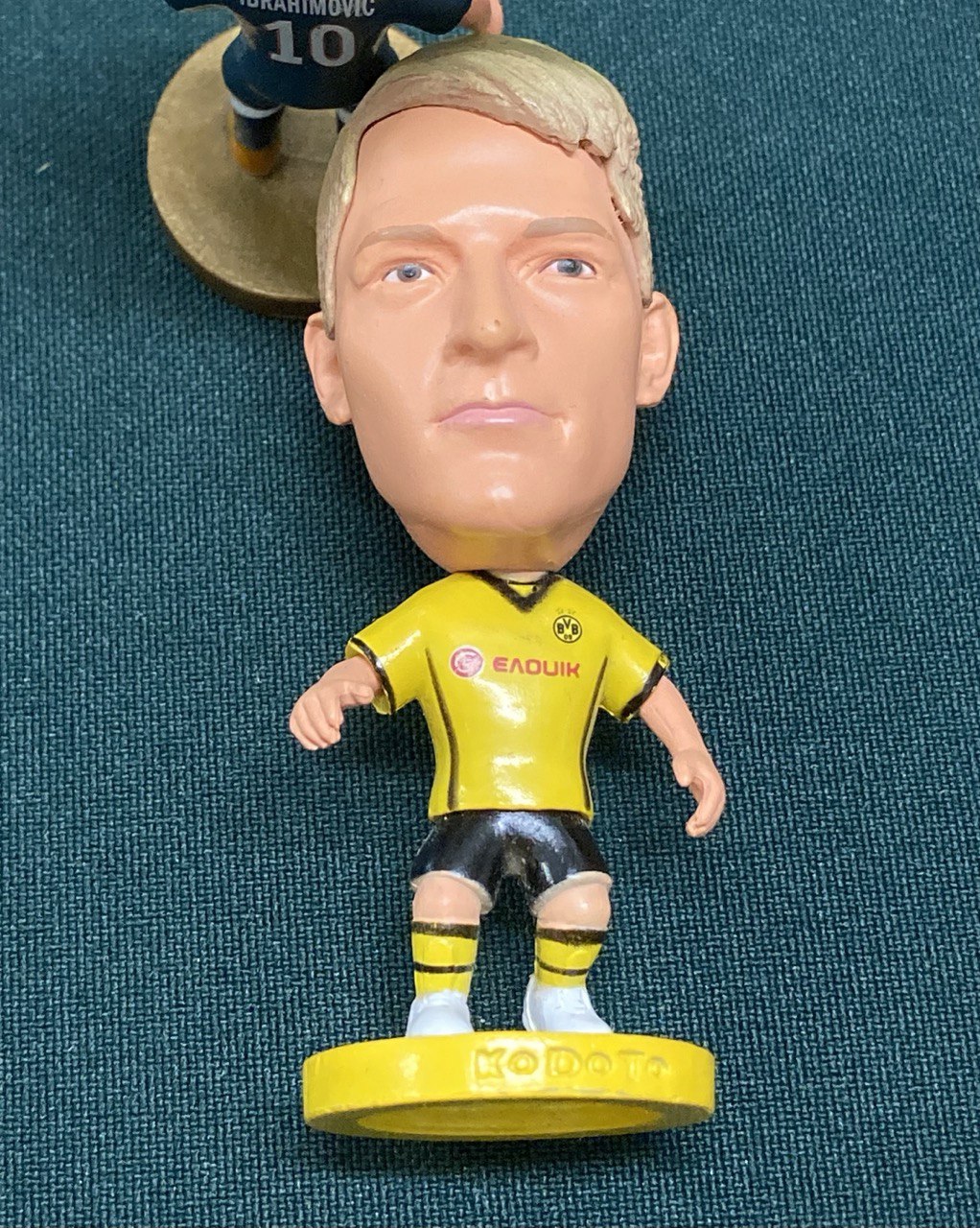 Фигурки футболистов 3 шт. Цена за 1 фигурку. Высота 7 см.