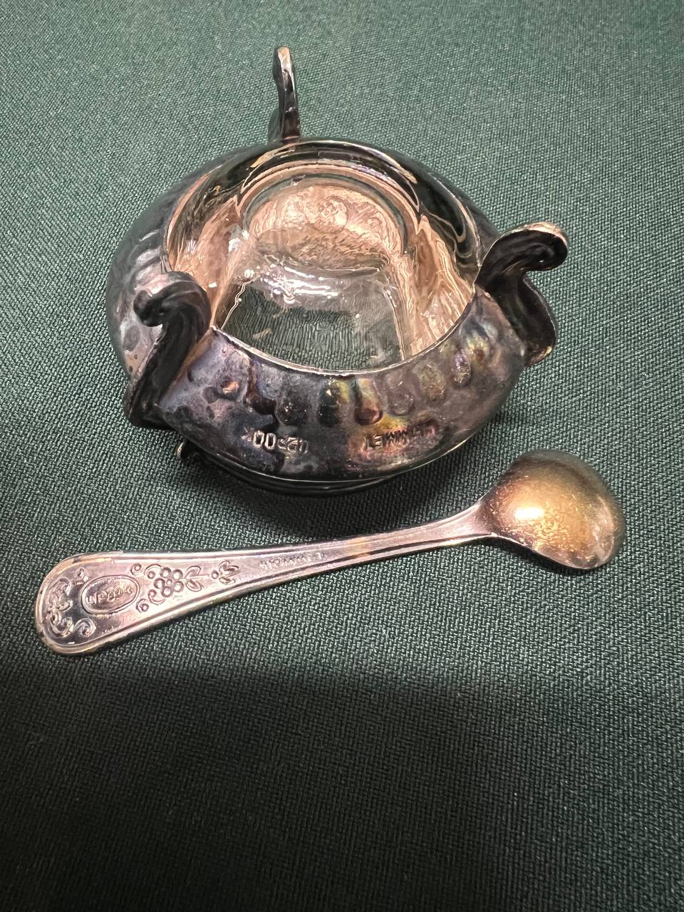 Солонка с ложкой, стекло, мельхиор.