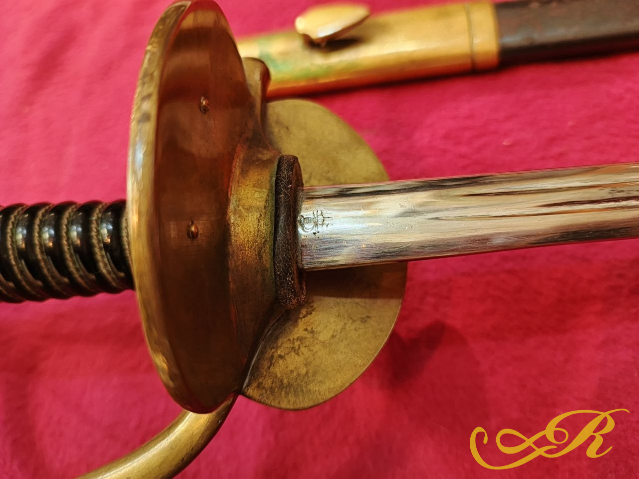  Сабля с ножнами Европа . Клеймо в виде сабли 95 см