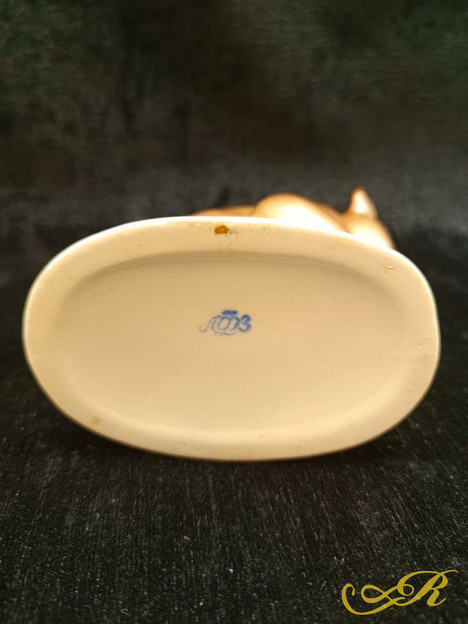  Фарфоровая статуэтка " Медвежонок присевший"(ЛФЗ) СССР. 1950-1980 гг. Роспись крытье