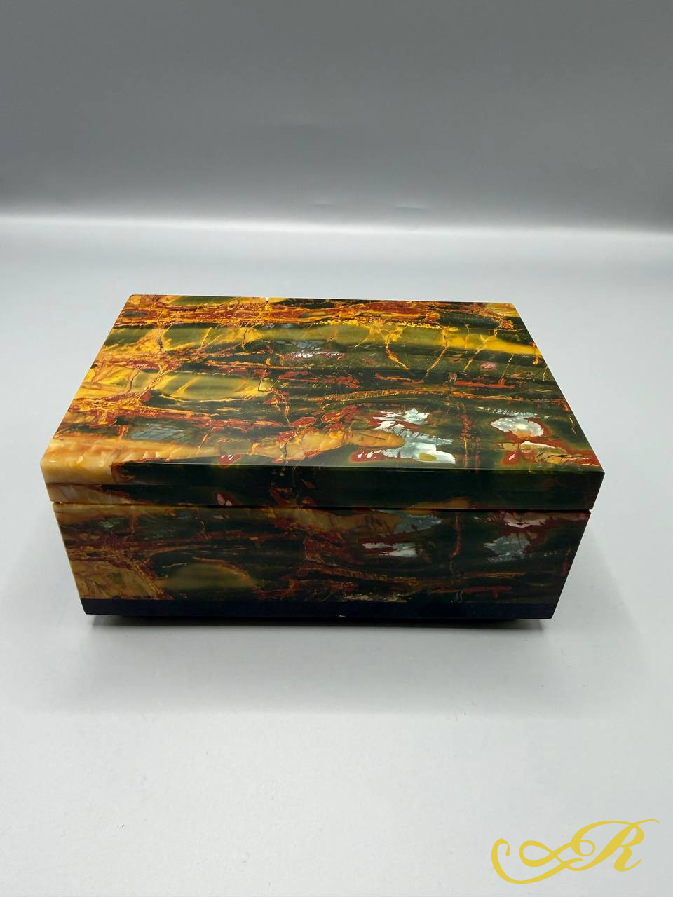  Шкатулка сибайская яшма (Пикассо), крепления бронза. Размер 14,5 х 10х7 см.