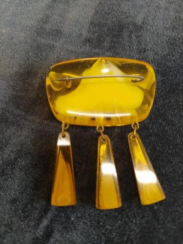 Брошь из плавленного янтаря