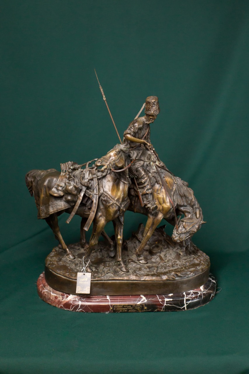 Скульптура "Запорожец после битвы" Е.Лансере (1848-1886) МХФ 1952 год