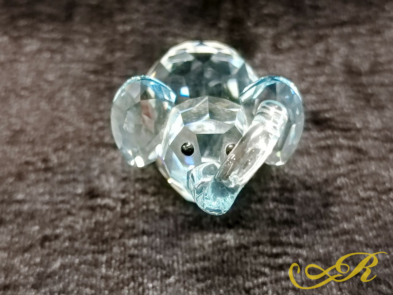  Swarovski Слоник с поднятым хоботом. Оригинальная хрустальная фигурка. Клеймо. В-4,6 см. Ш-7 см. 