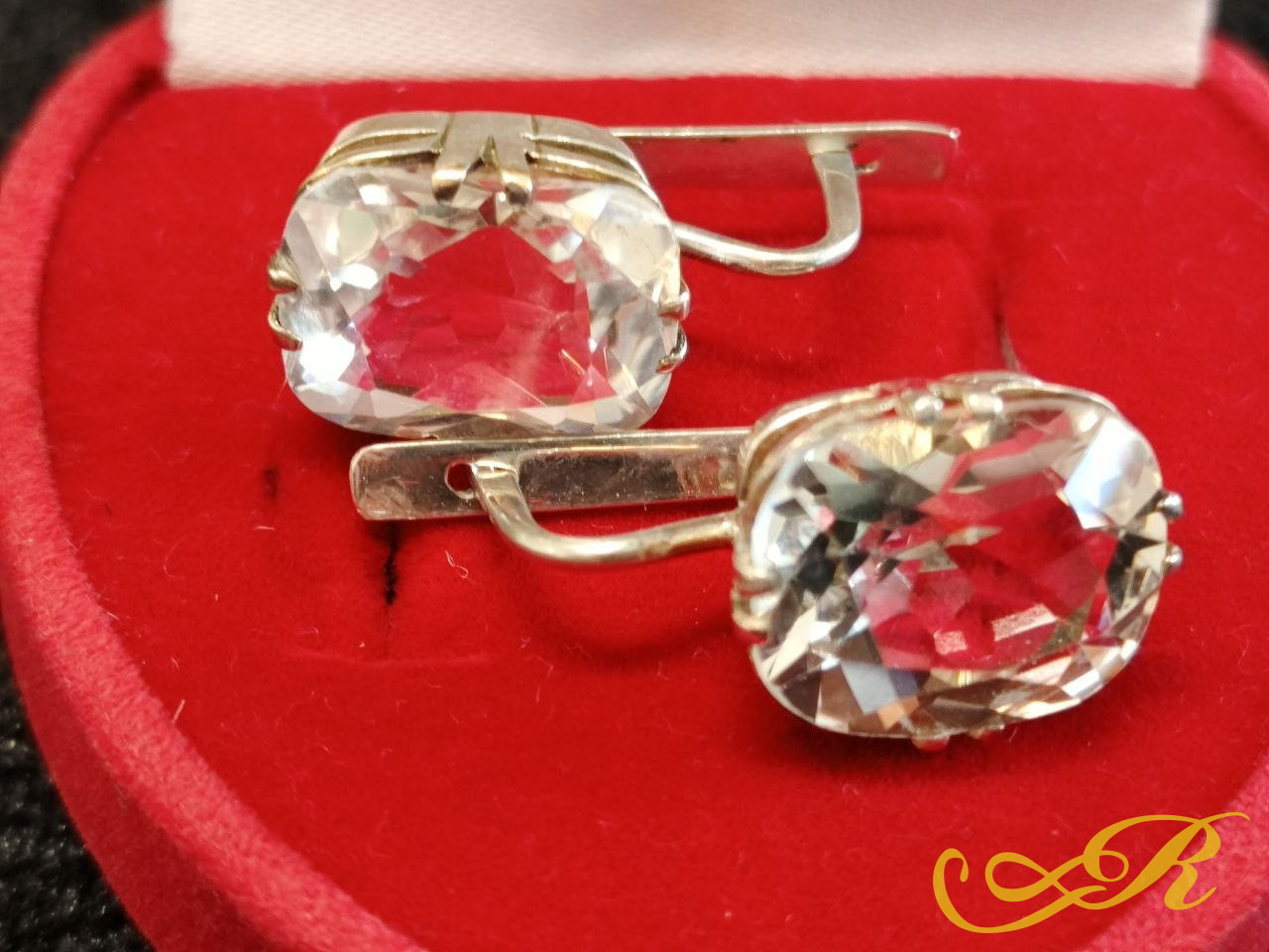 Серьги серебро 875 пр. Камень горный хрусталь. Авторская работа. 6,62 гр. Дл-2,4 см. Ш-1,2 см. 