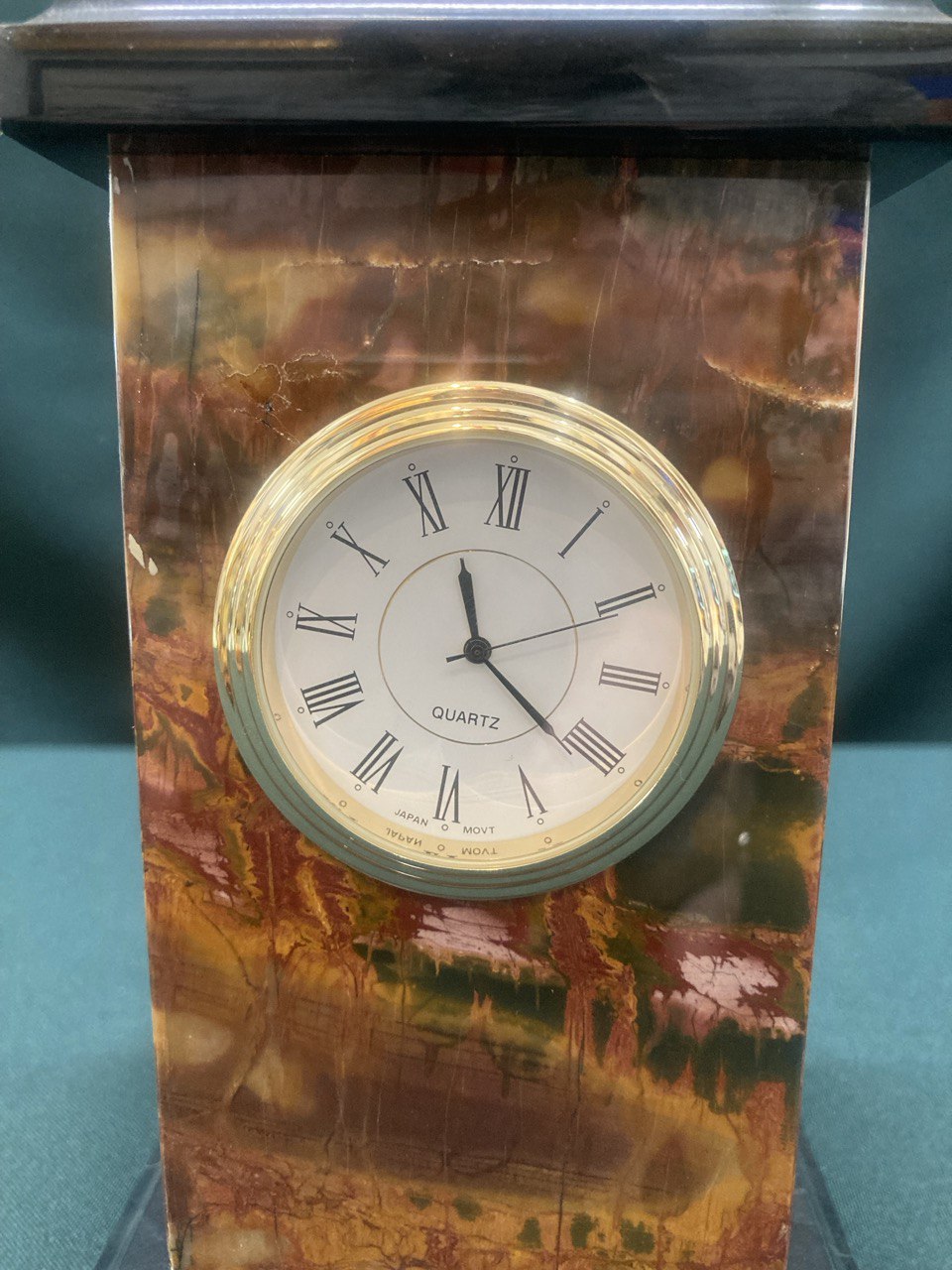 Часы скульптура «Конь» яшма,бронза. 32,5 см.