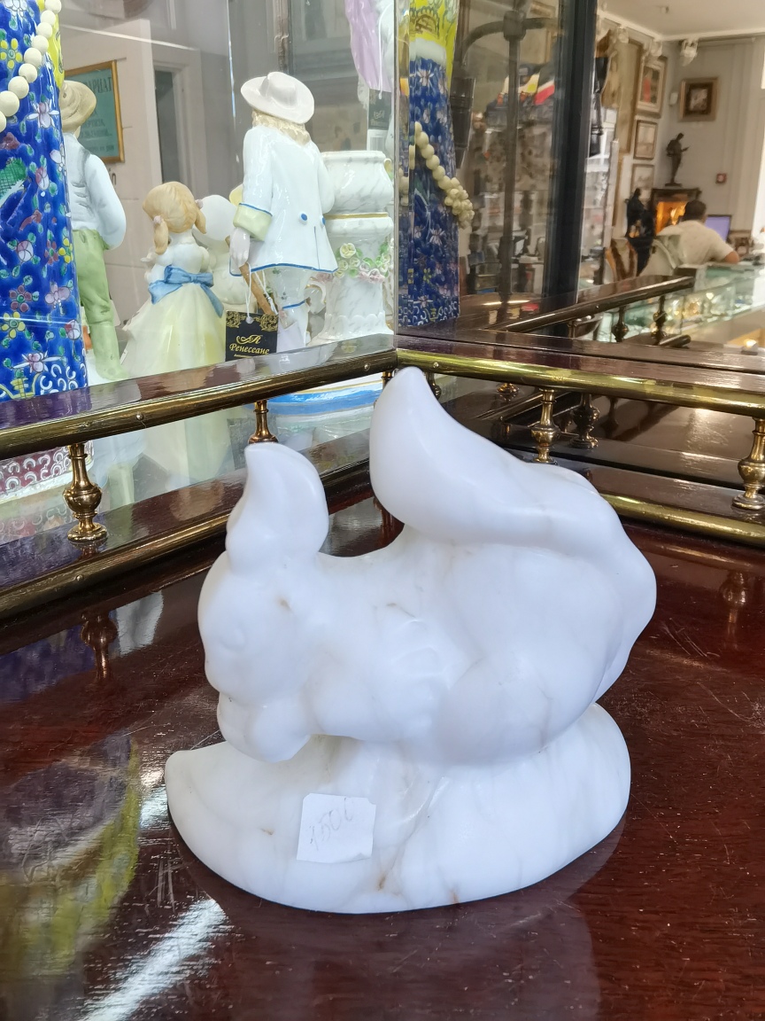 Статуэтка "Белка",СССР,серХХв,мрамор.высота 9 см