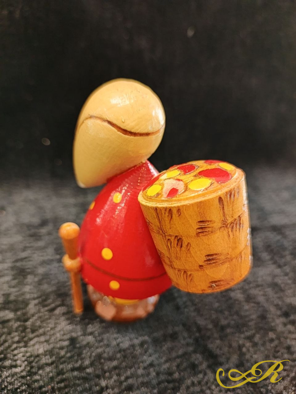 Винтажная деревянная фигурка. СССР. Ручная роспись. В-9,5 см. Ш-4,5 см.