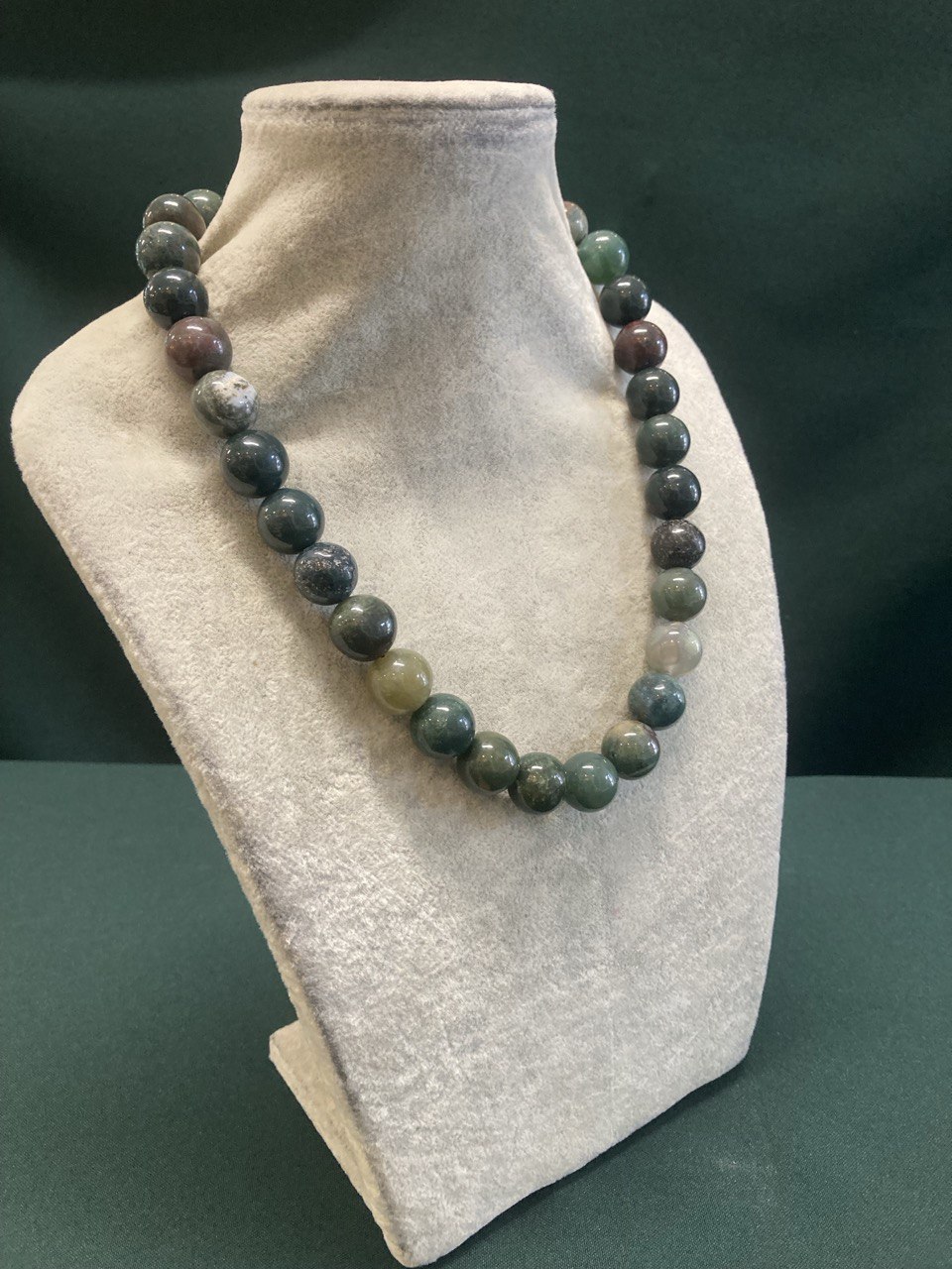 Бусы халцедон, длина 45 см, вес 126 гр.