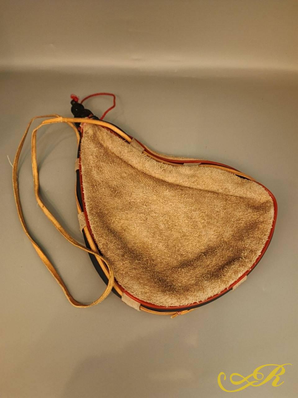  Винтажная замшевая фляга Laken Pocket, Испания  Оригинальная испанская фляга известного производителя Laken — компании с историей, восходящей к 1912 году.