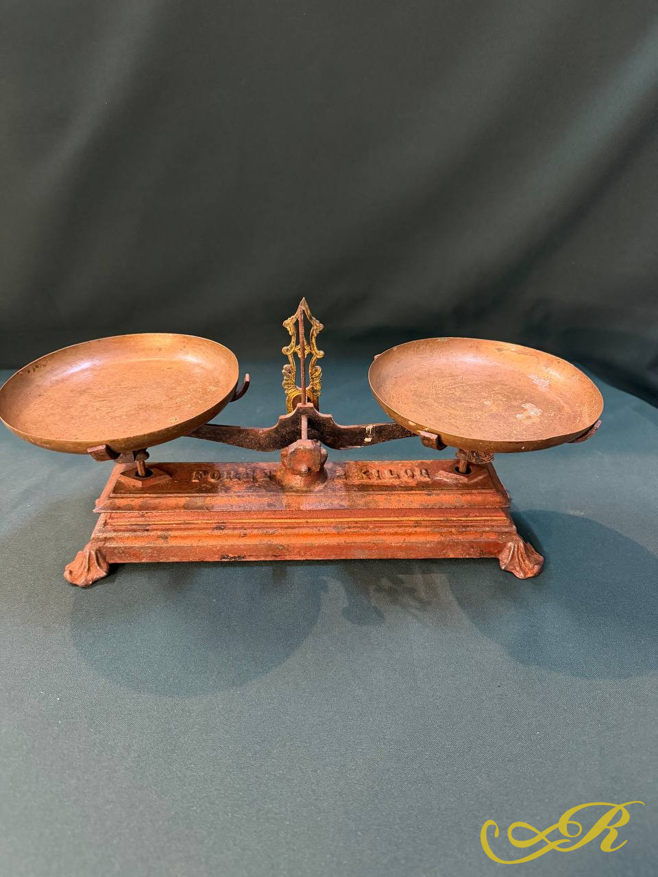 Старинные маленькие Весы FORGE 1/2 KILOG. 