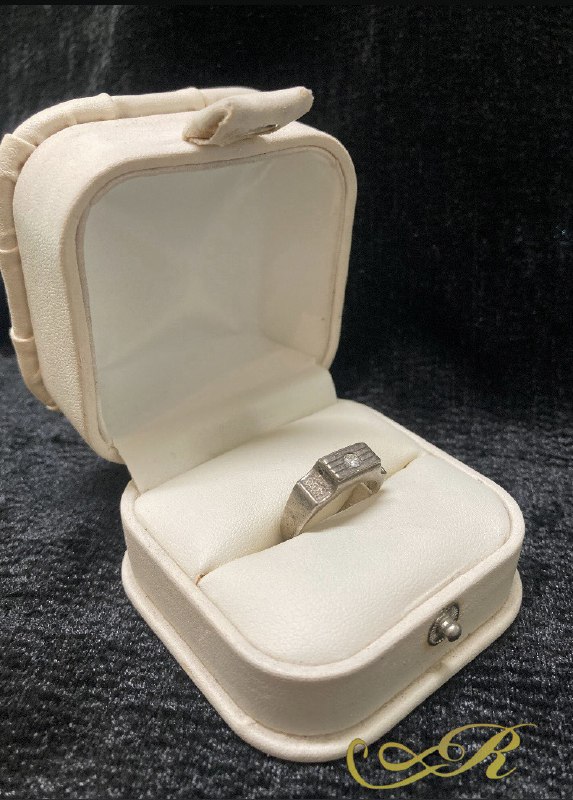 Кольцо серебро 4,3 гр.925 пр..Фианит. 19 размер.