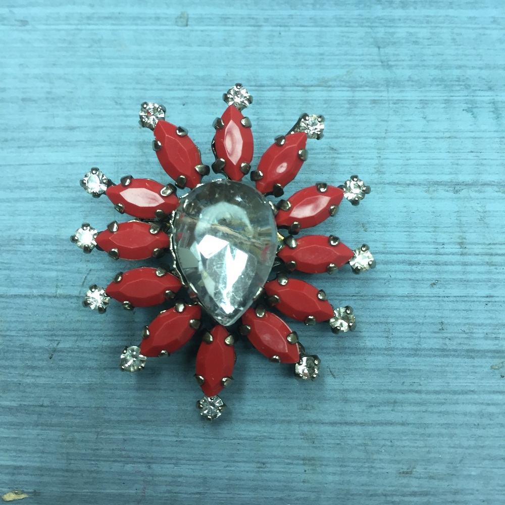 Брошь с красными камнями, СССР