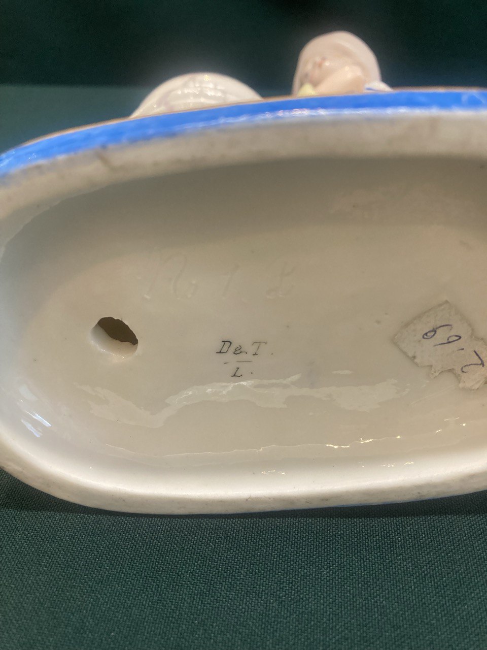 Фарфоровая фигурка, подсвечник. " Садовник". Франция. Лимож. 