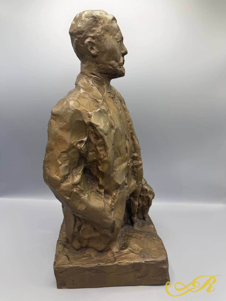 Музейная авторская работа «Дэрдменд», Баки Урманче (1897–1990),бронза. Высота с основанием 40 см.