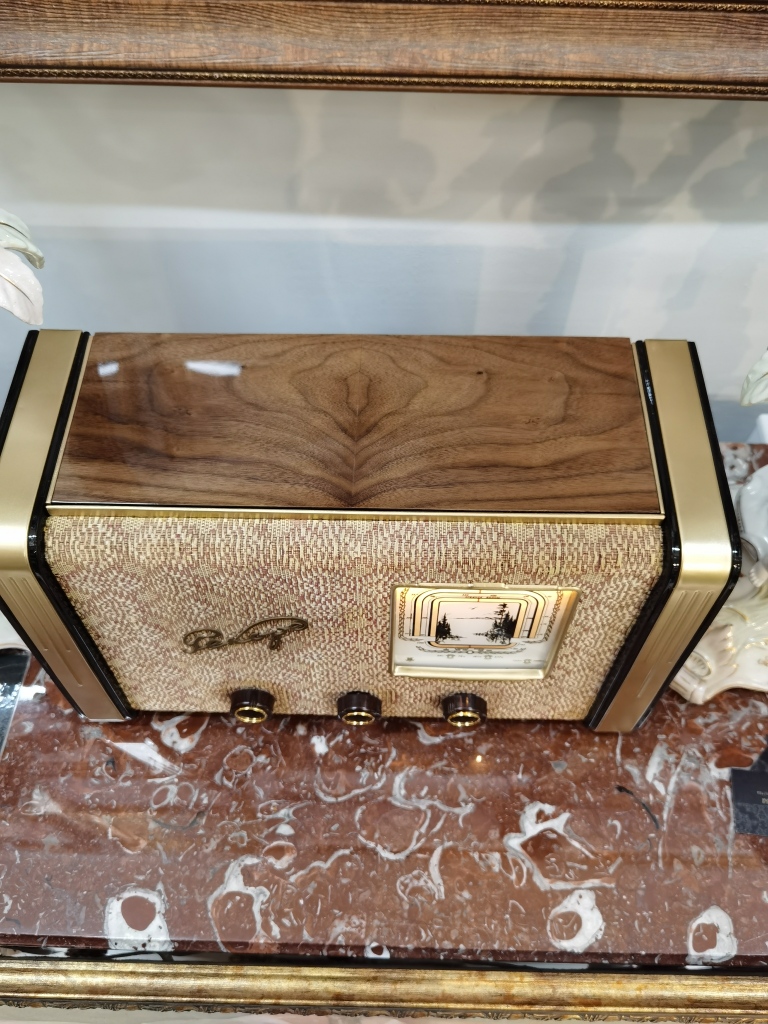 Радиоприемник ламповый 1953 год, Иркутский завод. Имеет встроенный Bluetooth.