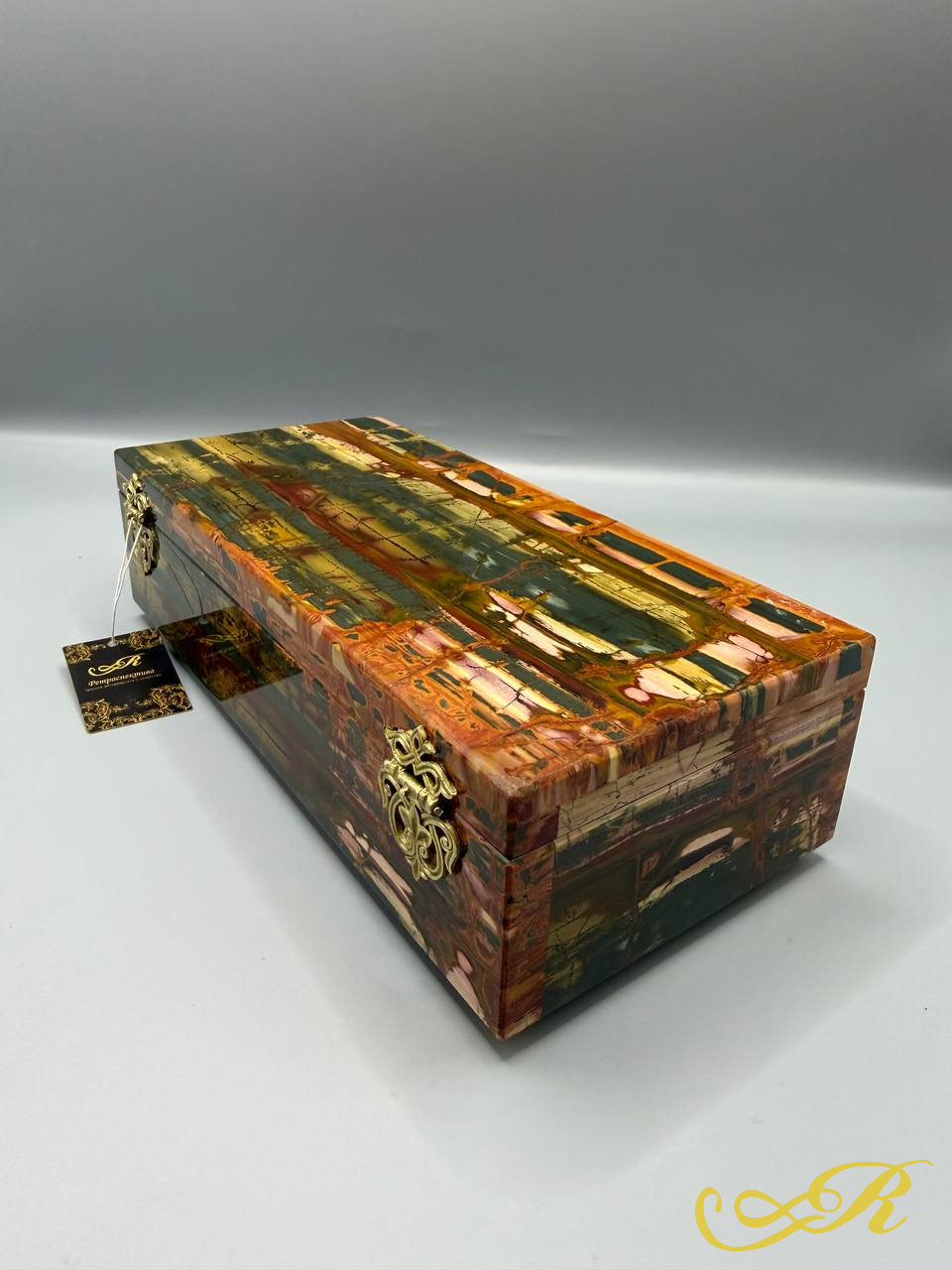  Шкатулка сибайская яшма (Пикассо), крепления бронза. Размер 21,5 х 10 х 6 см.