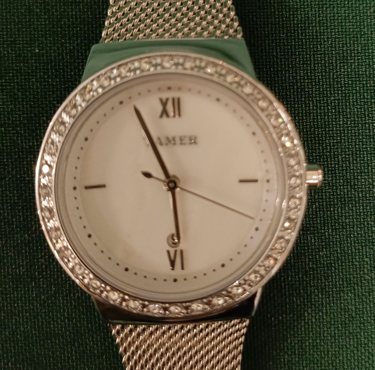 Часы с ремешком TAMER. Японский кварц, минеральное стекло, корпус биж. Сплав. (белый циферблат)