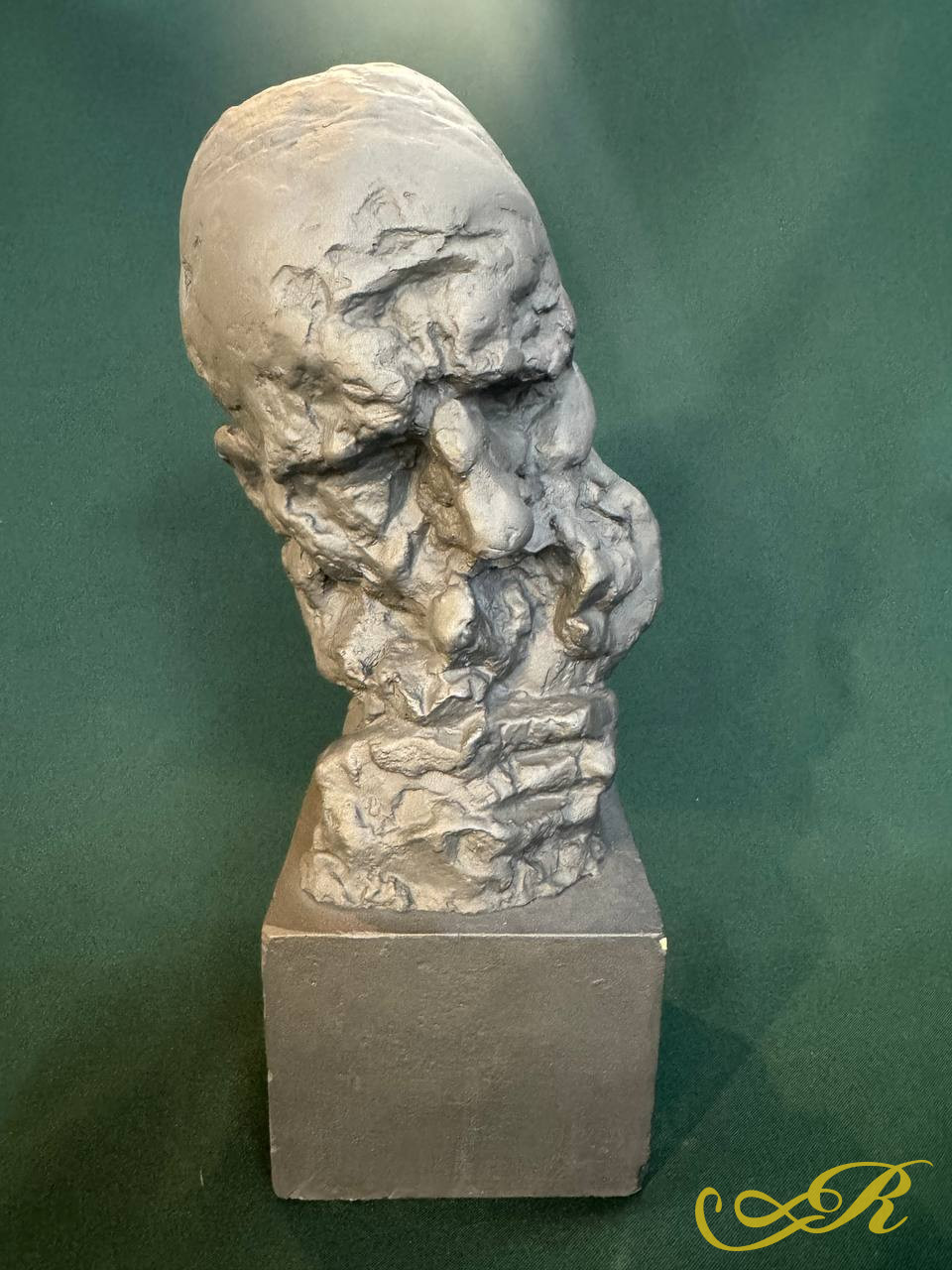 Статуэтка  ''Сагыш''.Работа автора Баки Урманче. Крашеный гипс(черный) 320*140*140 