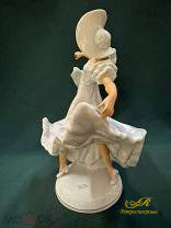 Фарфоровая статуэтка "Танцующая девушка." Германия клеймо Schaubach Kunst.