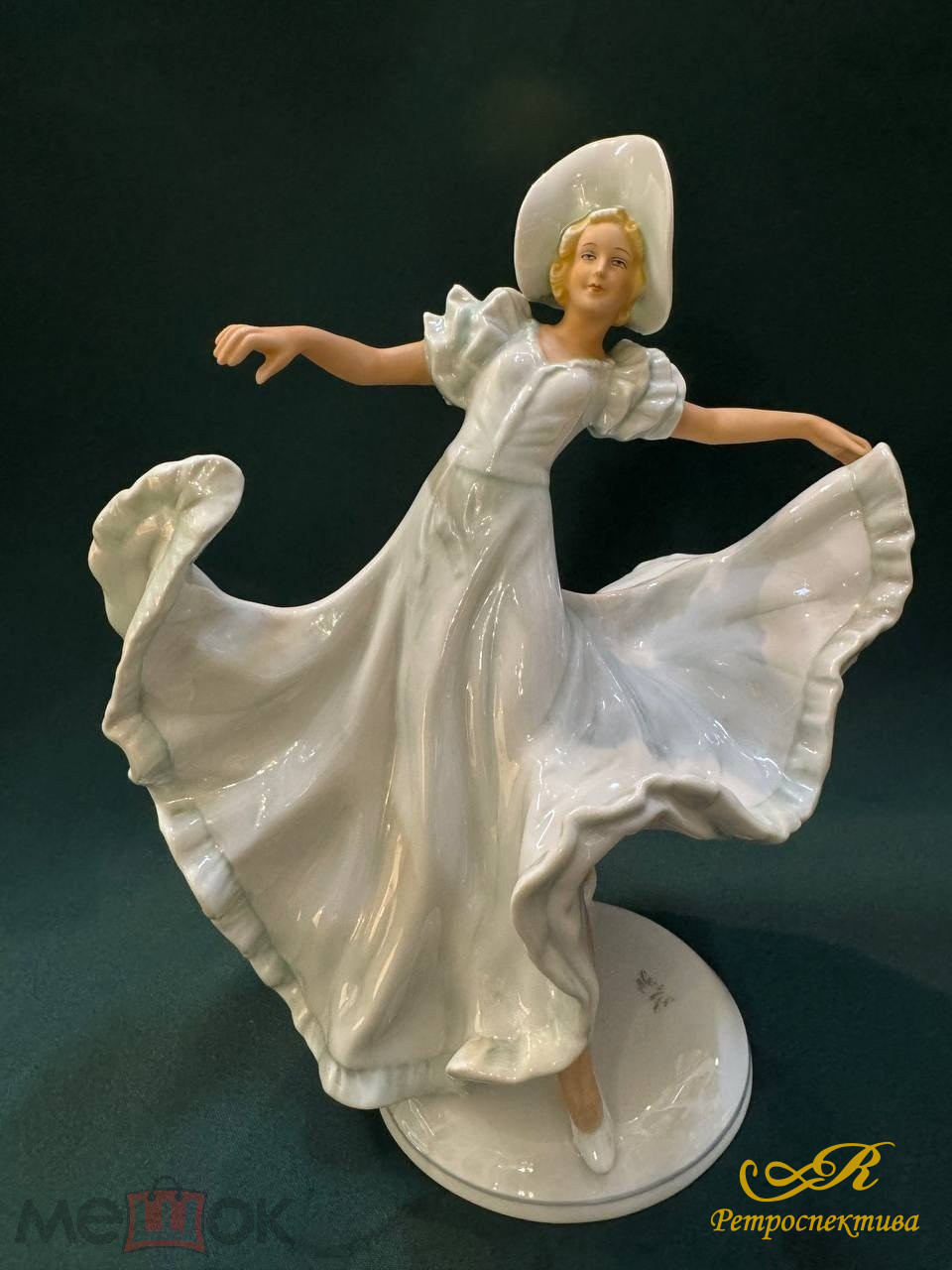 Фарфоровая статуэтка "Танцующая девушка." Германия клеймо Schaubach Kunst.