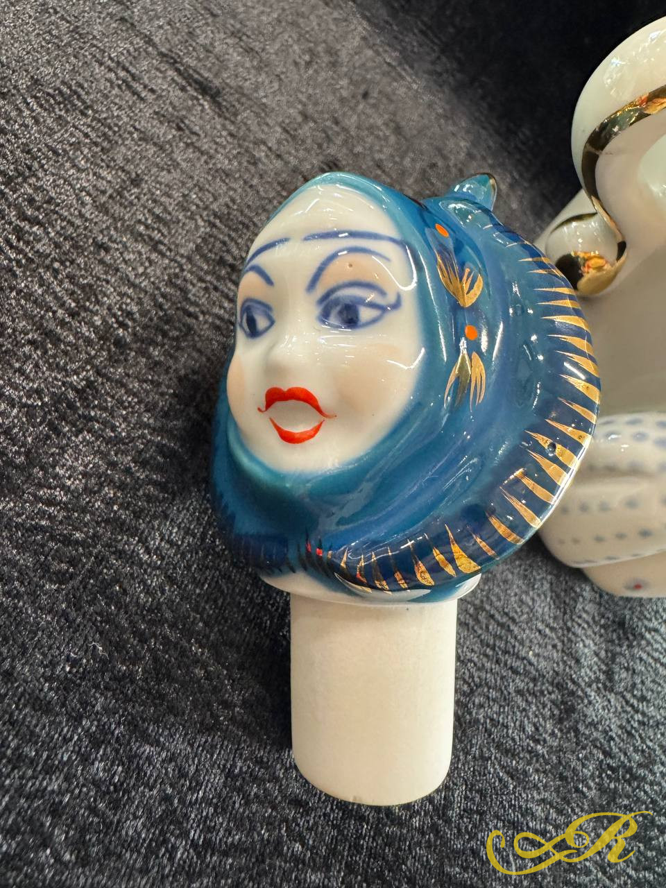  Штоф "Нежность", фарфор, роспись, Коростенский фарфоровый завод, автор В.М.Трегубова, г.Коростень, СССР, 1962-1990 гг.