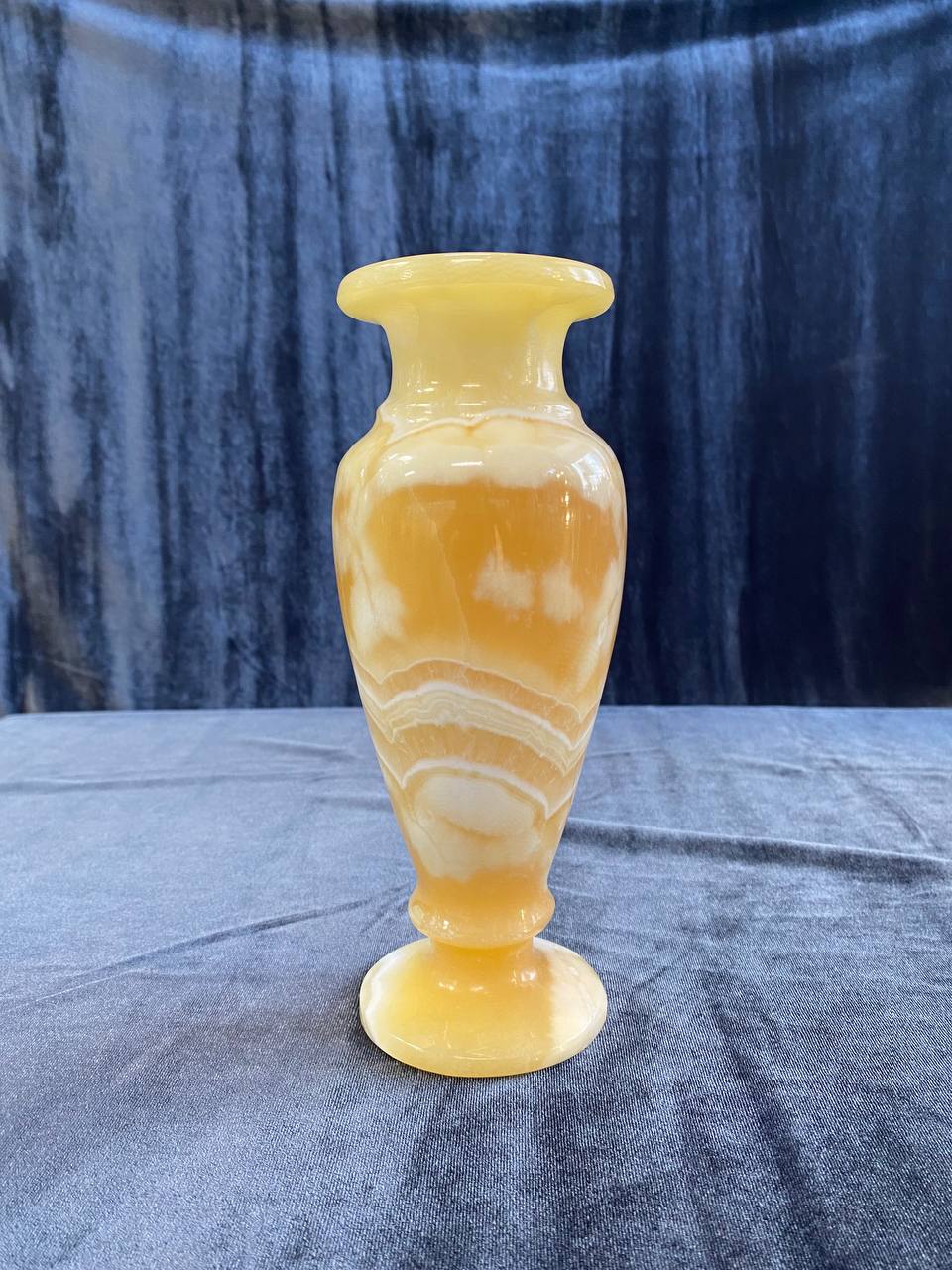 Декоративная ваза из оникса.