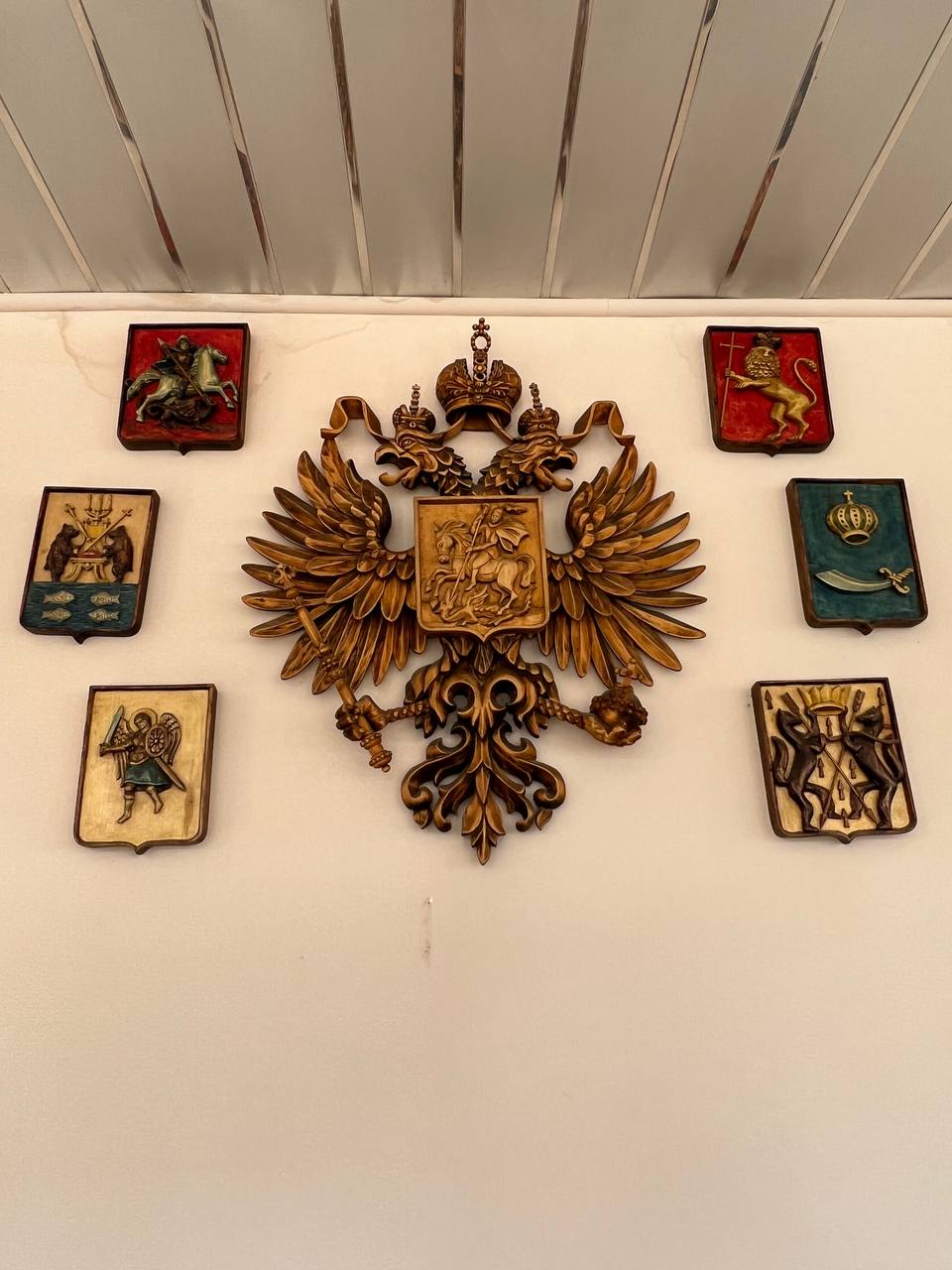 Герб "Москва и Губернии", резьба по дереву