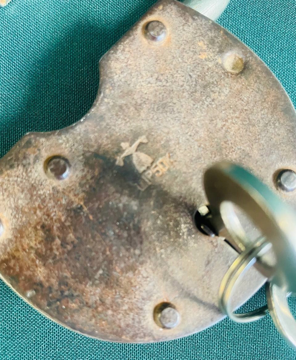 Замок хозяйственный, амбарный, железный,  СССР в комплекте с ключами