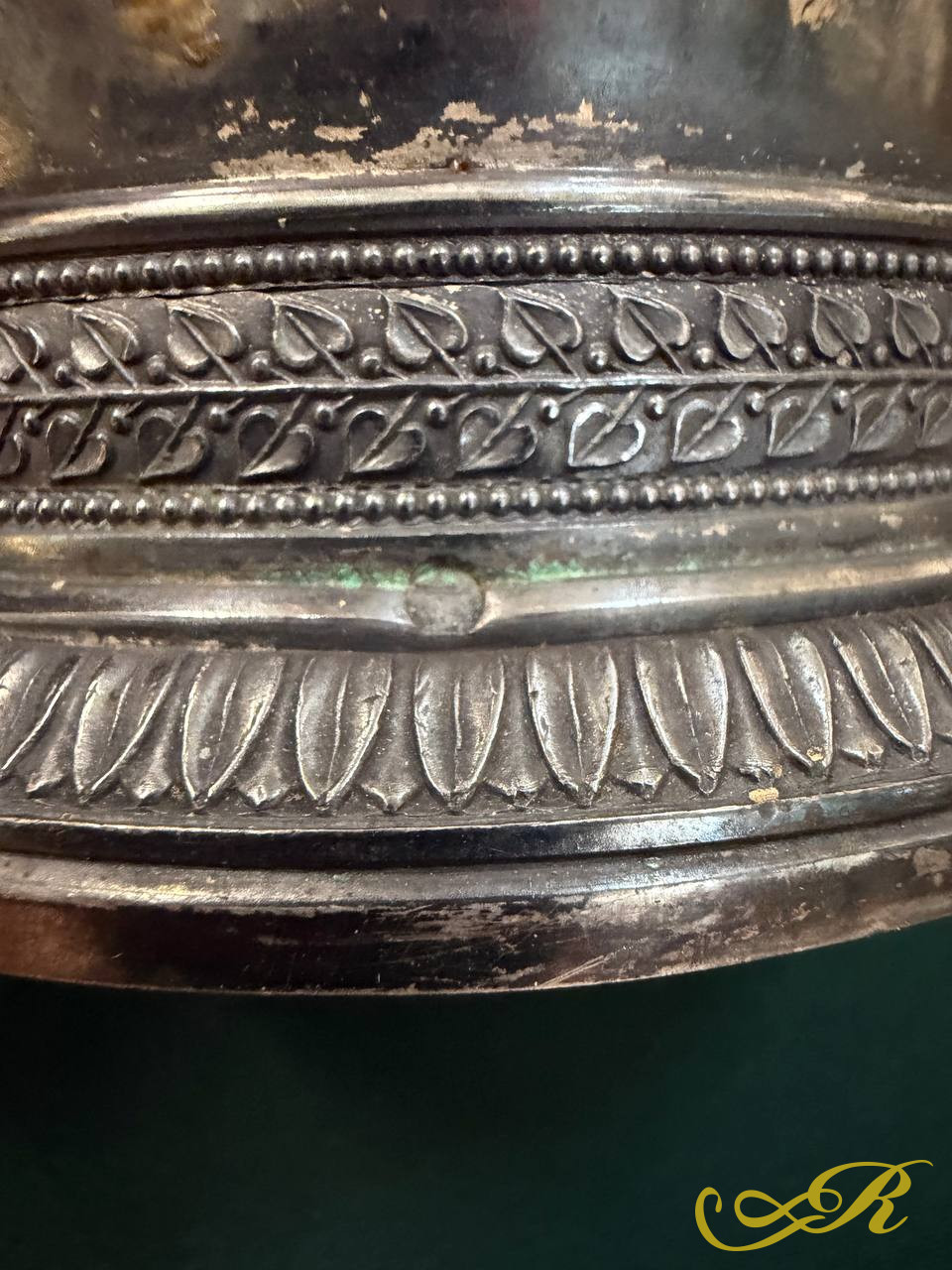 Чайник модерн. Серебро 950 пр. Франция 1809-1819 гг. Вес -865 гр. В-21,5 см. Ш-23,5 см.Внутри золочение,штихель. Костяная ручка утрачена. Состояние на фото.