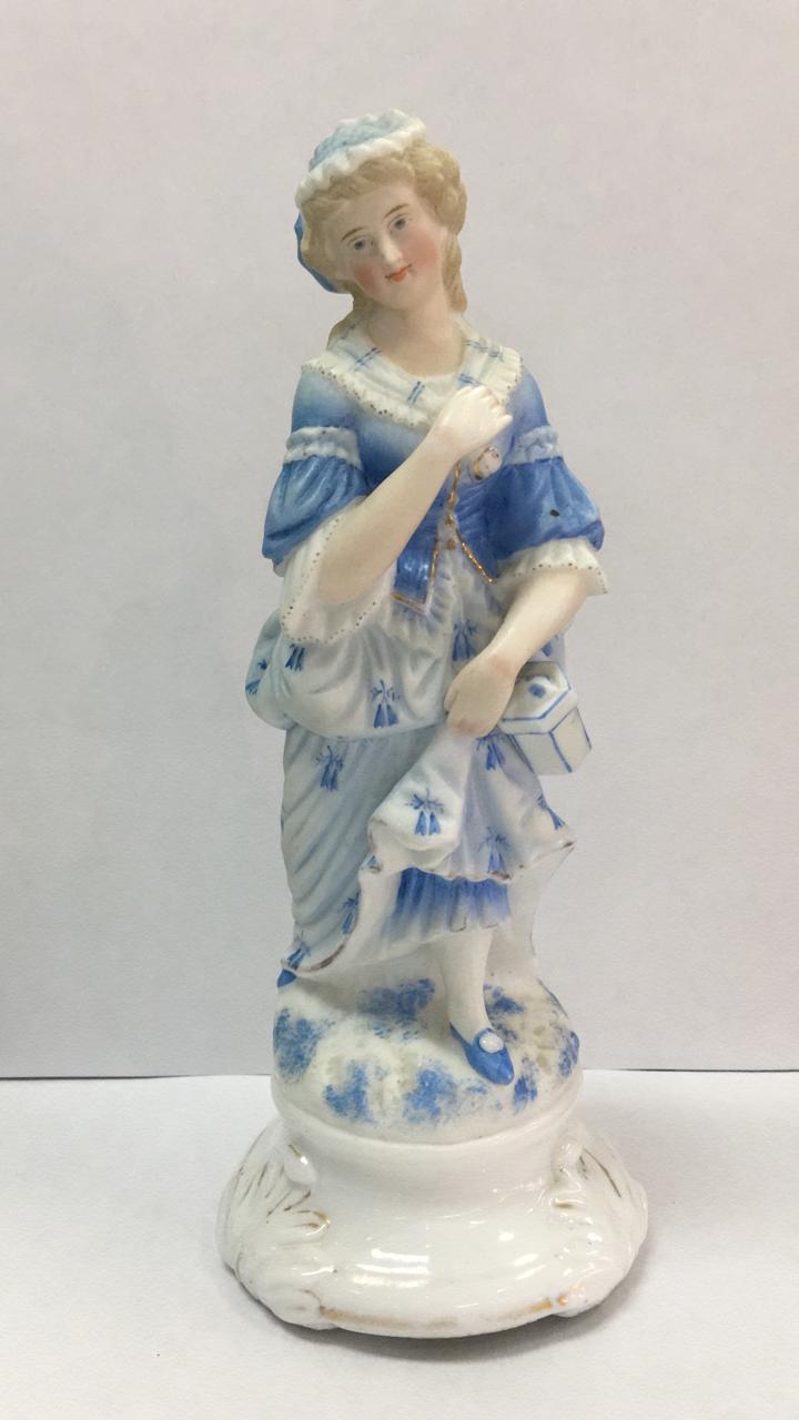 Парные статуэтки фарфоровые “Юноша и леди”