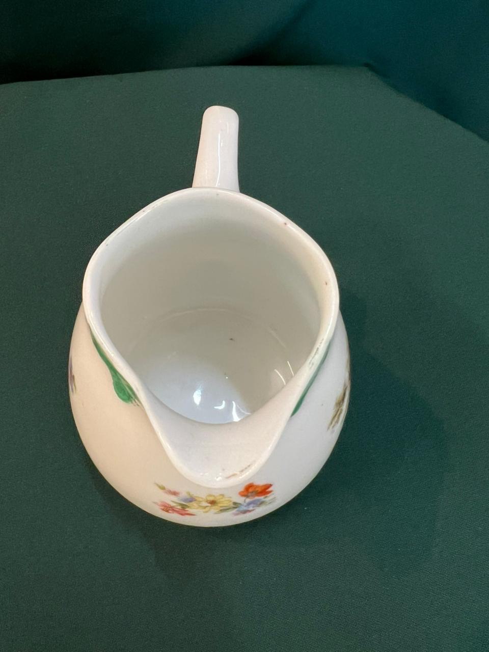 Фарфоровый молочник фабрика Гарднер Москва до 1917 года.