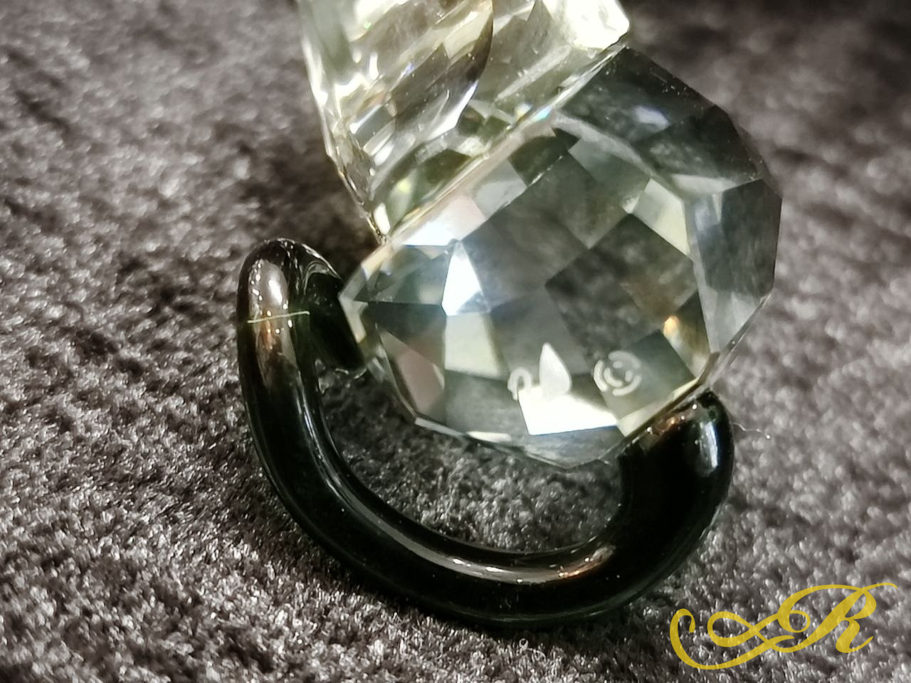  Swarovski Грациозная кошка. Оригинал. Оригинальная хрустальная фигурка. Клеймо. В-6,5 см. Ш-2,7 см.